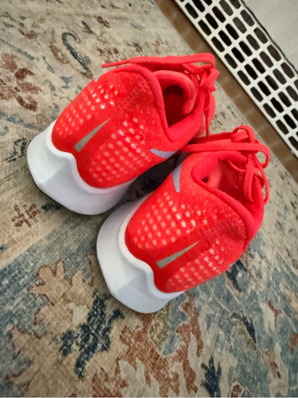 Nike Zoom Air Pegasus Women's Running Sneakers - Neon Coral. Size 8. Like new. - Picture 4 of 4
